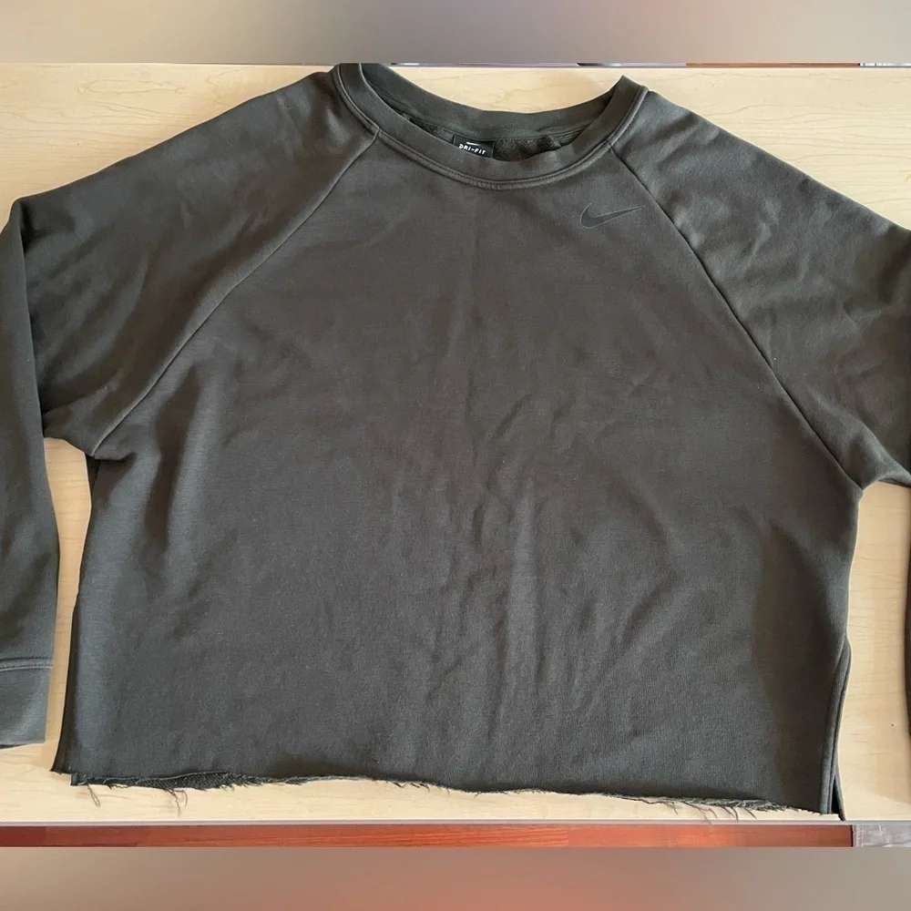 Nike Army Green dri fitsweat shirt size medium